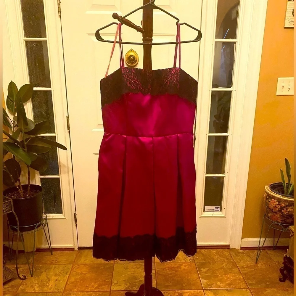 Isaac MIZRAHI NEW YORK FUCHSIA DRESS SIZE MEASUREMENTS PROVIDED